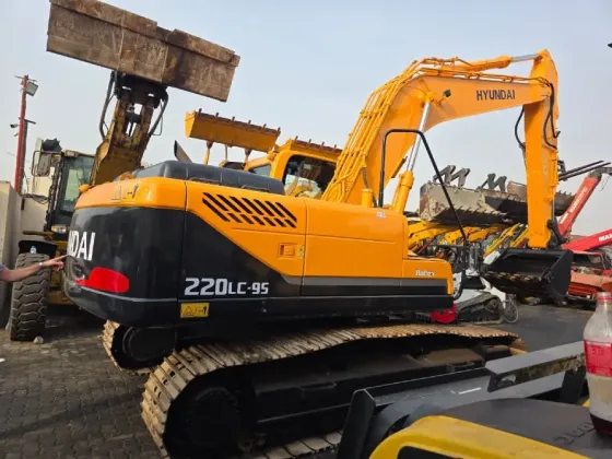 حفارة مجنزرة HYUNDAI ROBEX درعا