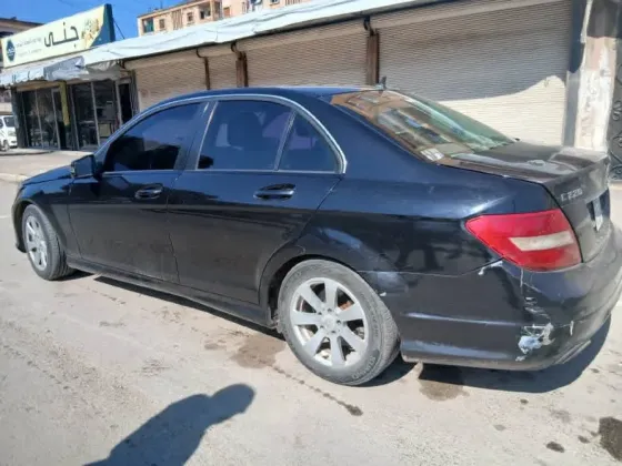 مارسيدس C220/حمص حمص