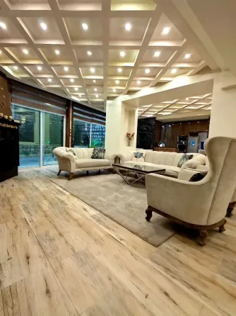 منزل ارضي مع حديقة للبيع/ساحة الشهبندر دمشق