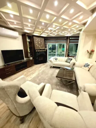 منزل ارضي مع حديقة للبيع/ساحة الشهبندر دمشق