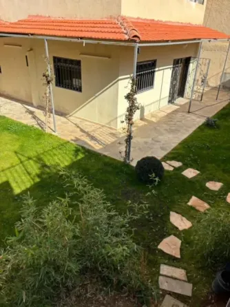 شقة ارضية للبيع/ضاحية قدسيا دمشق