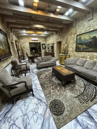 شقة للايجار//أبو رمانة دمشق