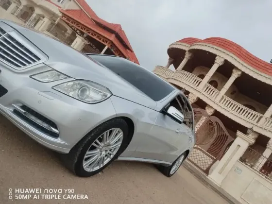 سيارة مارسيدس E300//حمص حمص