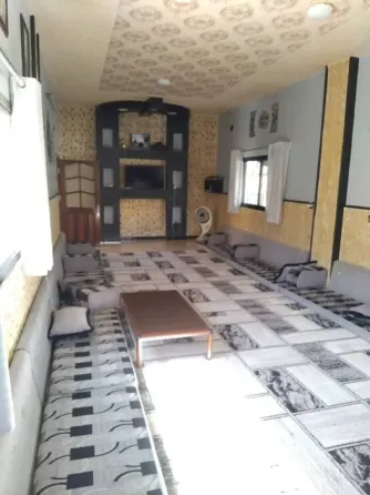 بيت عربي كبير//طريق حمص طرطوس حمص