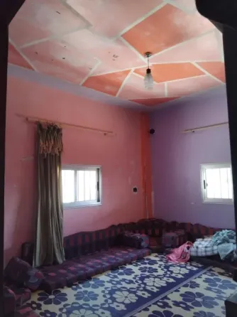 بيت عربي كبير//طريق حمص طرطوس حمص