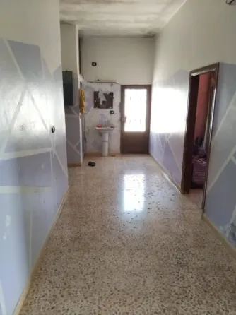 بيت عربي كبير//طريق حمص طرطوس حمص