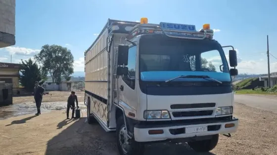 شاحنة آيسوزو 2009//حمص حمص