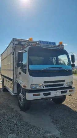 شاحنة آيسوزو 2009//حمص حمص