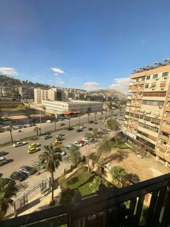 شقة للإيجار//المزة الطرف النازل دمشق
