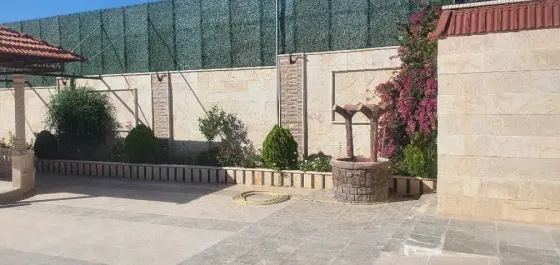 مزرعة للبيع//طريق حمص حماه قرب مطعم سيزر حماه