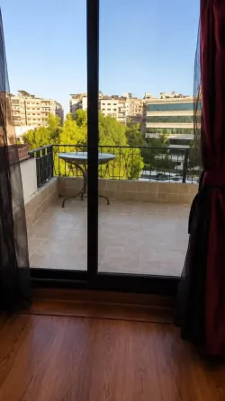 شقة للإيجار//دمشق//فيلات غربية شارع الغزاوي دمشق