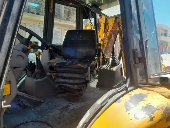 نغل باكر JCB 2001 //حمص //المدينة حمص