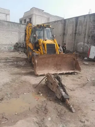 نغل باكر JCB 2001 //حمص //المدينة حمص