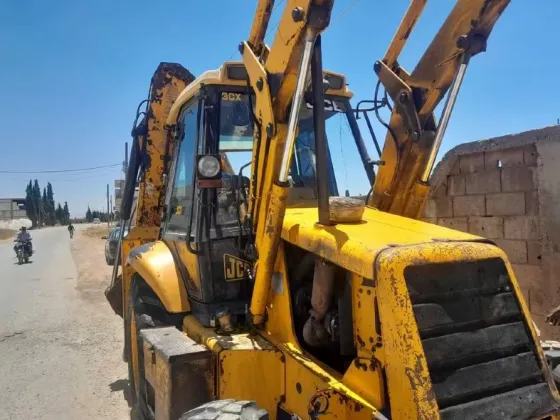 نغل باكر JCB 2001 //حمص //المدينة حمص