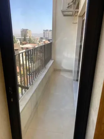 شقة للإيجار//دمشق//مزة اوتستراد جانب حلوياات bee دمشق