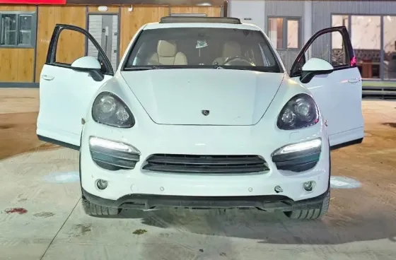 سيارة بورش كيان 2013 gts //دمشق//طريق المطار قبل مفرق جسر عقربا دمشق
